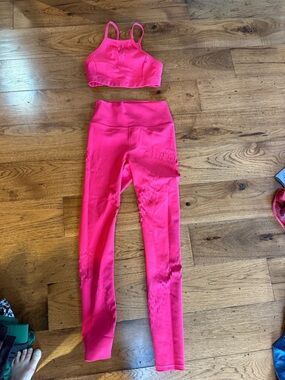 Carbon38 Dian Lee Bright Pink Cropped Active Top and matching leggings